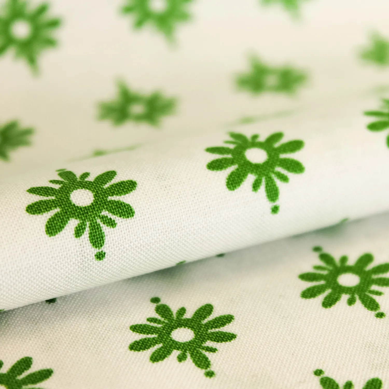 Katoen wit met groene bloemen